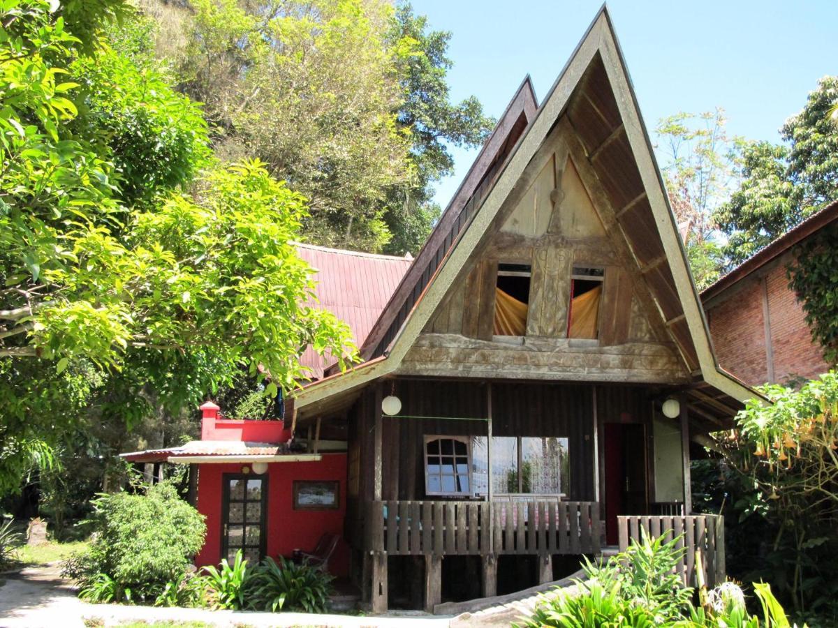 Liberta Homestay Tuktuk Siadong Exterior photo